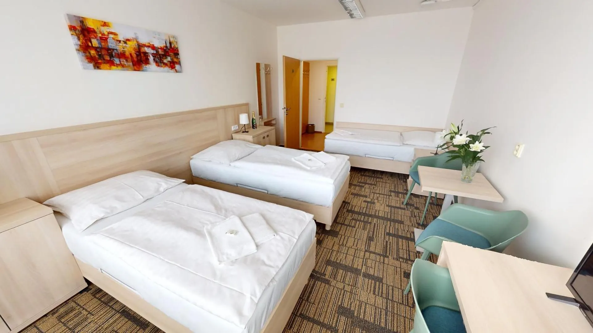 Volha Hostel Prague 0*,